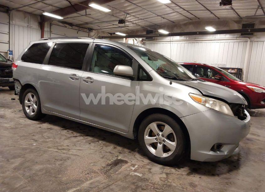 2011 Toyota Sienna LE V6 (VIN 5TDKK3DC6BS046313) main photo