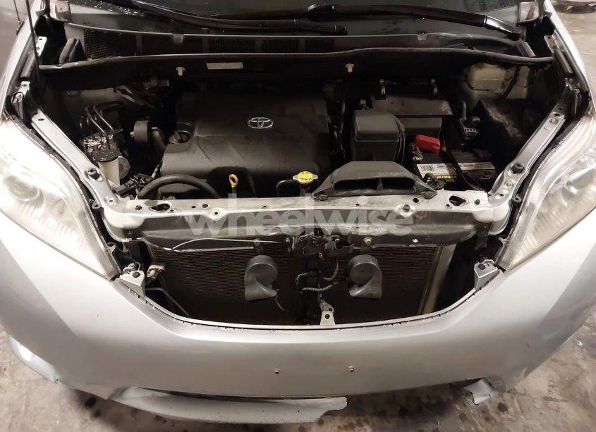 Photo 10 of 2011 Toyota Sienna LE V6 (VIN 5TDKK3DC6BS046313)