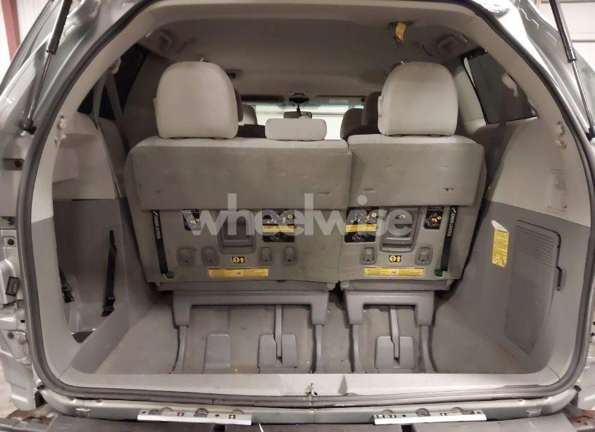 Photo 18 of 2011 Toyota Sienna LE V6 (VIN 5TDKK3DC6BS046313)