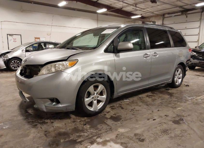 Photo 2 of 2011 Toyota Sienna LE V6 (VIN 5TDKK3DC6BS046313)