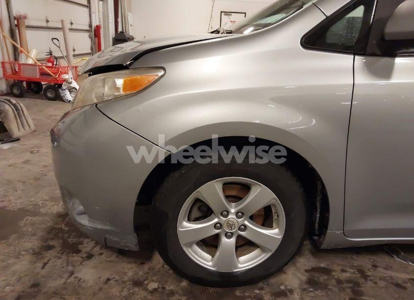 Photo 22 of 2011 Toyota Sienna LE V6 (VIN 5TDKK3DC6BS046313)