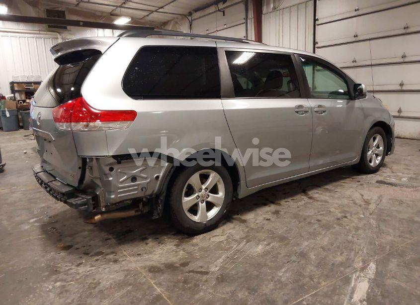 Photo 4 of 2011 Toyota Sienna LE V6 (VIN 5TDKK3DC6BS046313)