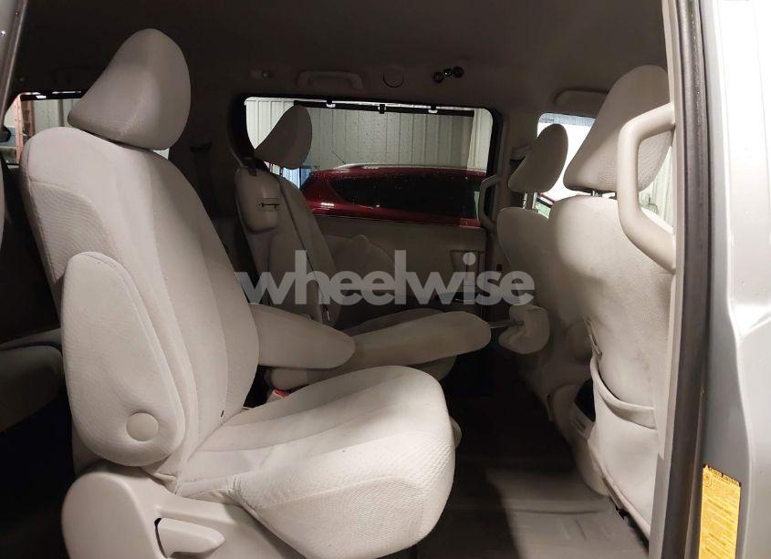 Photo 8 of 2011 Toyota Sienna LE V6 (VIN 5TDKK3DC6BS046313)