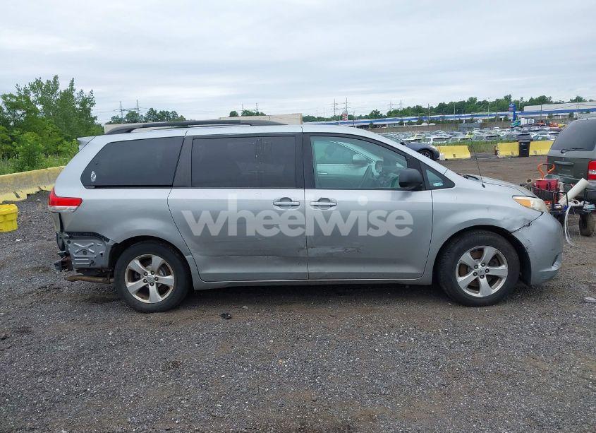 Photo 13 of 2011 Toyota Sienna LE V6 (VIN 5TDKK3DC6BS072605)