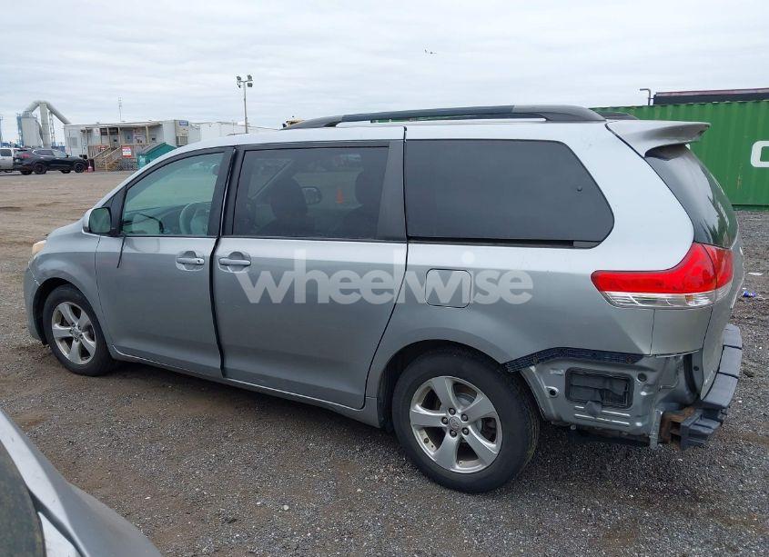 Photo 14 of 2011 Toyota Sienna LE V6 (VIN 5TDKK3DC6BS072605)