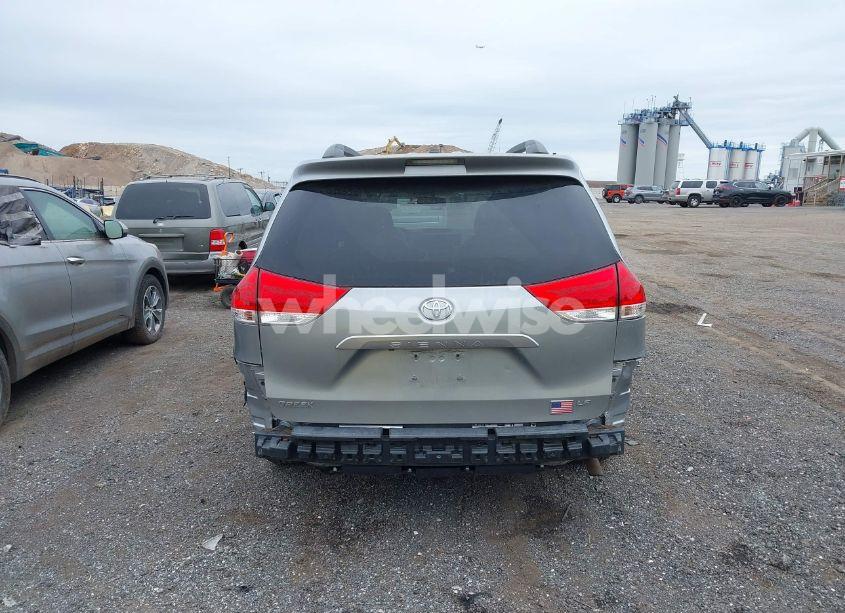 Photo 16 of 2011 Toyota Sienna LE V6 (VIN 5TDKK3DC6BS072605)