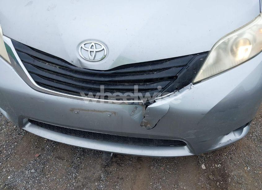 Photo 17 of 2011 Toyota Sienna LE V6 (VIN 5TDKK3DC6BS072605)