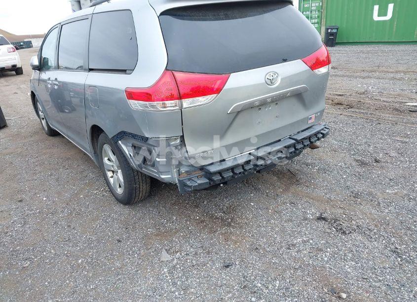 Photo 18 of 2011 Toyota Sienna LE V6 (VIN 5TDKK3DC6BS072605)