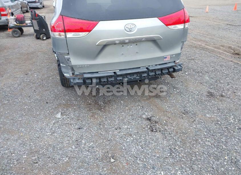 Photo 19 of 2011 Toyota Sienna LE V6 (VIN 5TDKK3DC6BS072605)