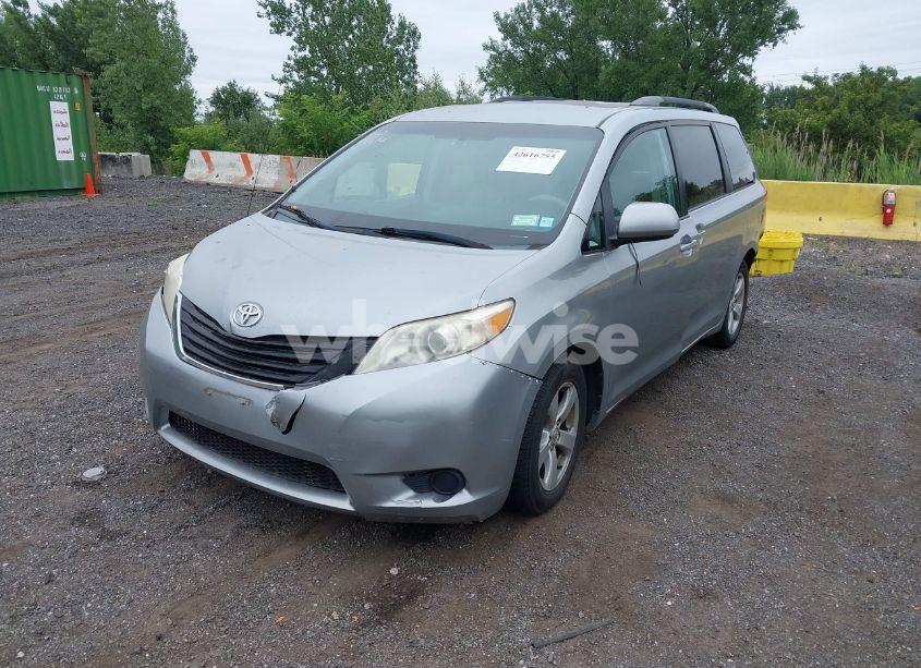 Photo 2 of 2011 Toyota Sienna LE V6 (VIN 5TDKK3DC6BS072605)