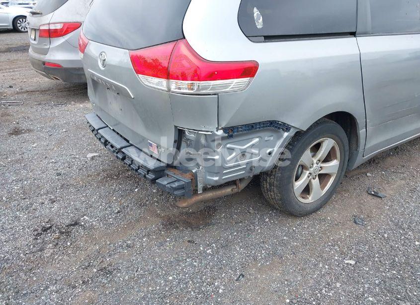 Photo 20 of 2011 Toyota Sienna LE V6 (VIN 5TDKK3DC6BS072605)