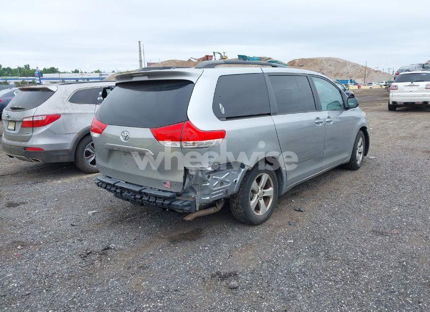 Photo 4 of 2011 Toyota Sienna LE V6 (VIN 5TDKK3DC6BS072605)