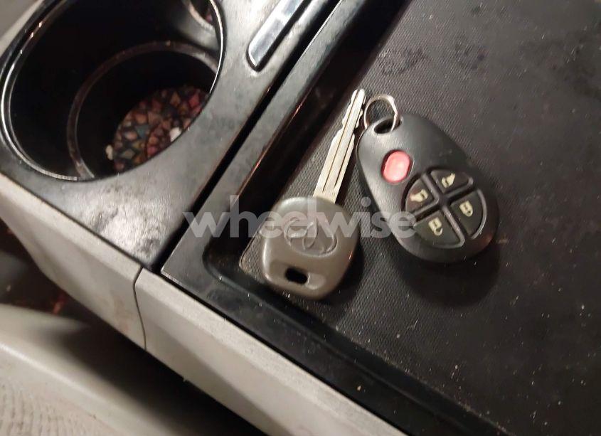 Photo 11 of 2011 Toyota Sienna LE V6 (VIN 5TDKK3DC6BS083538)