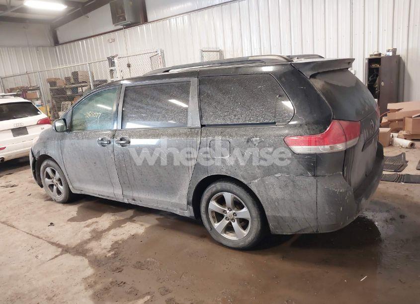 Photo 14 of 2011 Toyota Sienna LE V6 (VIN 5TDKK3DC6BS083538)