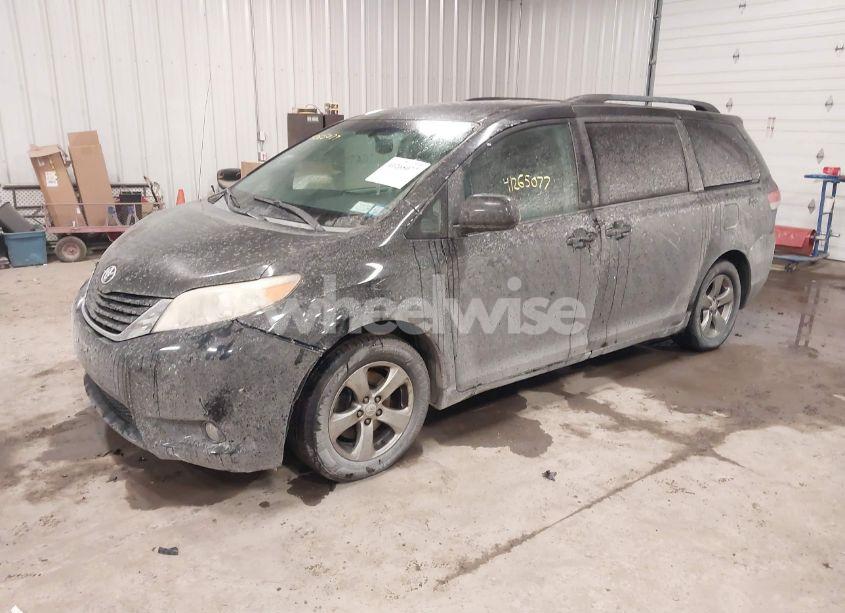 Photo 2 of 2011 Toyota Sienna LE V6 (VIN 5TDKK3DC6BS083538)