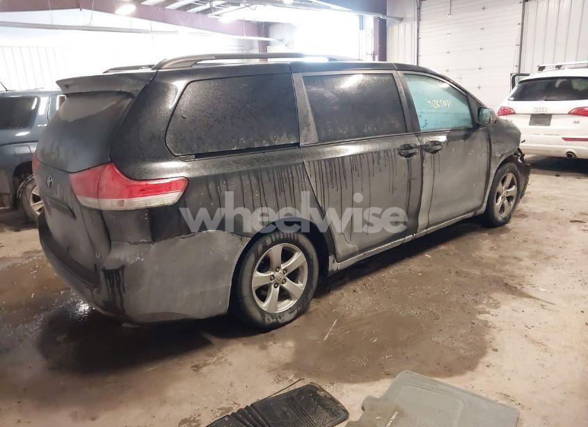 Photo 4 of 2011 Toyota Sienna LE V6 (VIN 5TDKK3DC6BS083538)