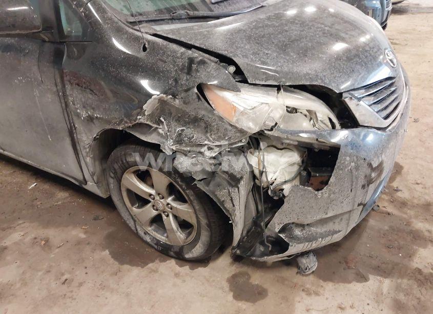 Photo 6 of 2011 Toyota Sienna LE V6 (VIN 5TDKK3DC6BS083538)