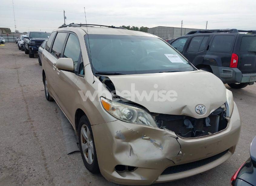 2011 Toyota Sienna LE V6 (VIN 5TDKK3DC6BS111208) main photo