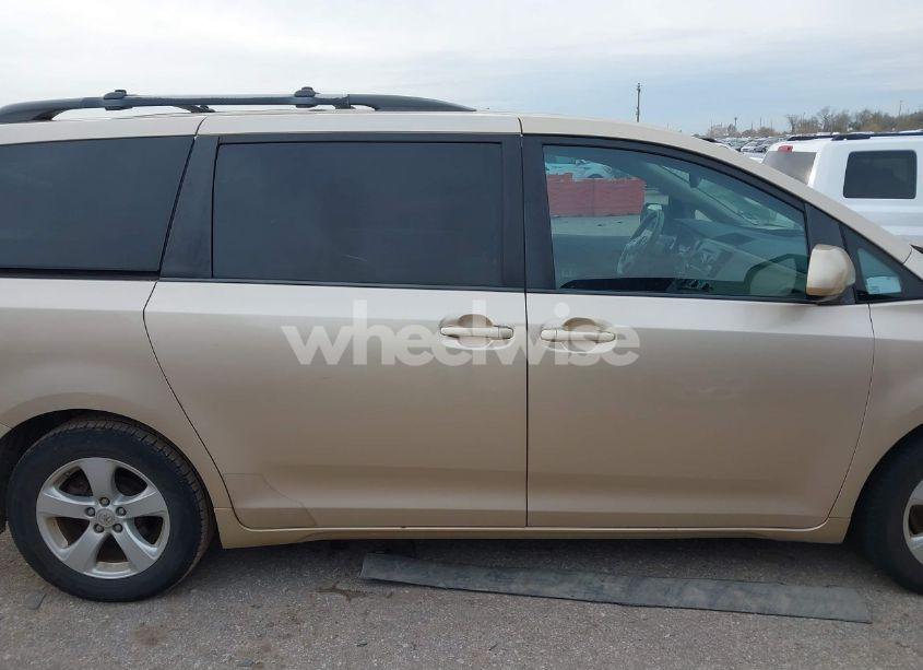 Photo 13 of 2011 Toyota Sienna LE V6 (VIN 5TDKK3DC6BS111208)