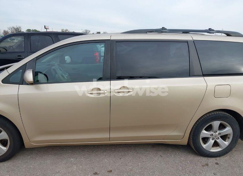Photo 14 of 2011 Toyota Sienna LE V6 (VIN 5TDKK3DC6BS111208)