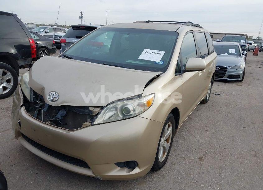 Photo 2 of 2011 Toyota Sienna LE V6 (VIN 5TDKK3DC6BS111208)