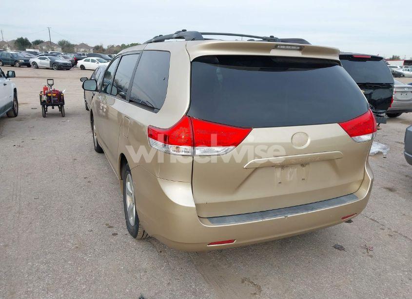 Photo 3 of 2011 Toyota Sienna LE V6 (VIN 5TDKK3DC6BS111208)