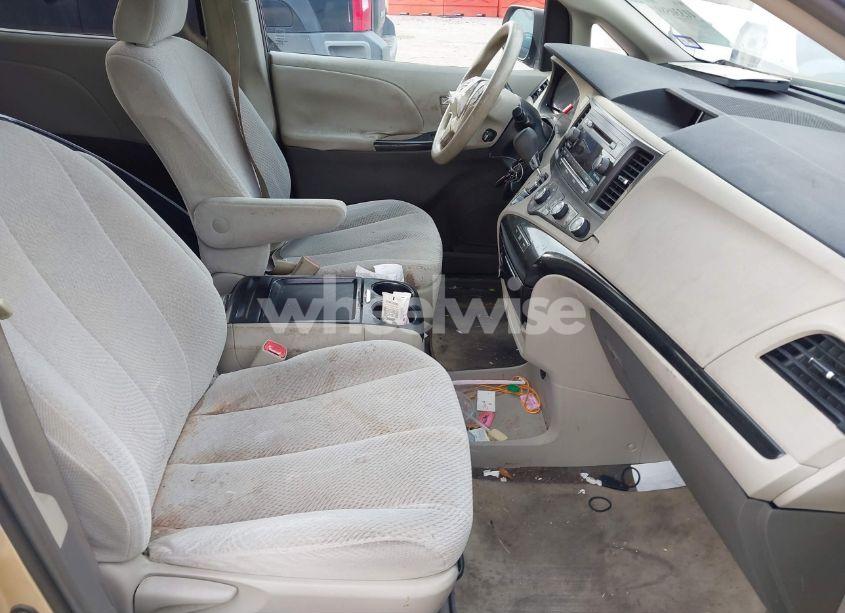 Photo 5 of 2011 Toyota Sienna LE V6 (VIN 5TDKK3DC6BS111208)