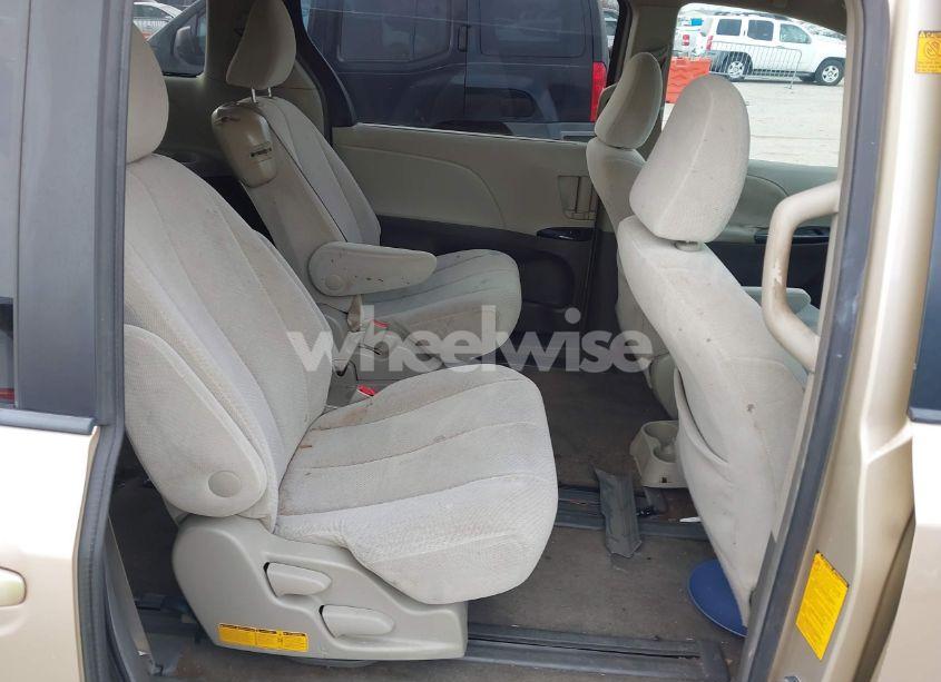 Photo 8 of 2011 Toyota Sienna LE V6 (VIN 5TDKK3DC6BS111208)