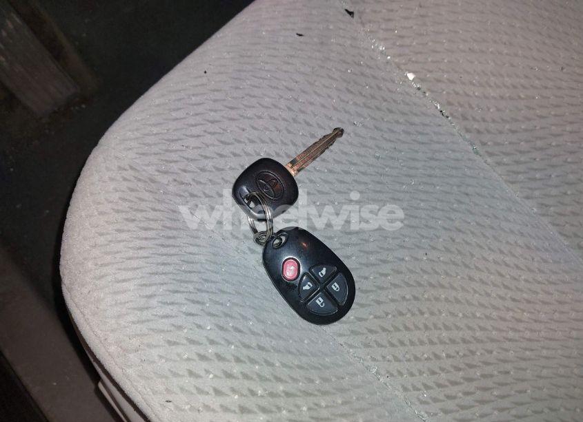 Photo 11 of 2011 Toyota Sienna LE V6 (VIN 5TDKK3DC6BS130325)