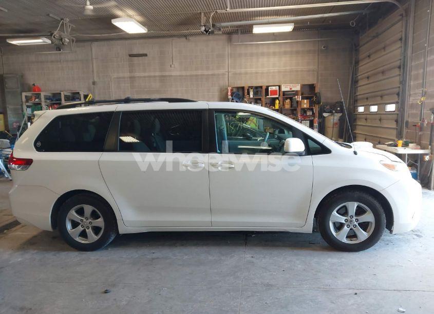 Photo 13 of 2011 Toyota Sienna LE V6 (VIN 5TDKK3DC6BS130325)