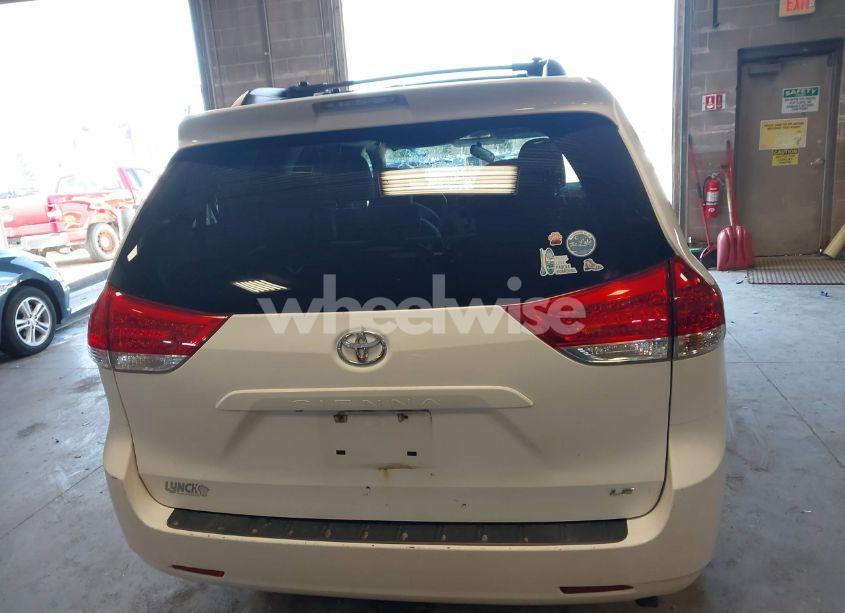 Photo 16 of 2011 Toyota Sienna LE V6 (VIN 5TDKK3DC6BS130325)