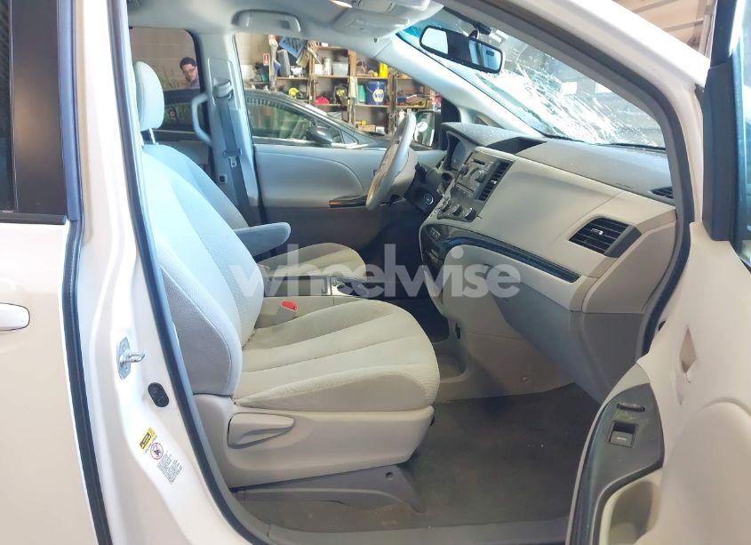 Photo 5 of 2011 Toyota Sienna LE V6 (VIN 5TDKK3DC6BS130325)