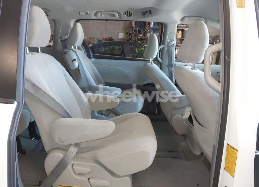 Photo 8 of 2011 Toyota Sienna LE V6 (VIN 5TDKK3DC6BS130325)