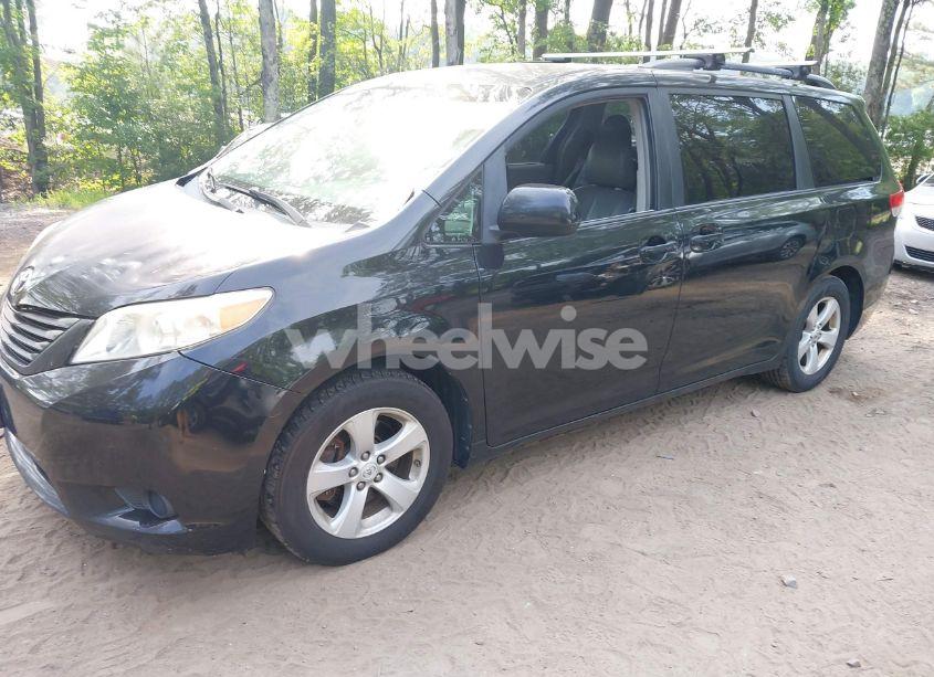 Photo 2 of 2011 Toyota Sienna LE V6 (VIN 5TDKK3DC6BS139753)