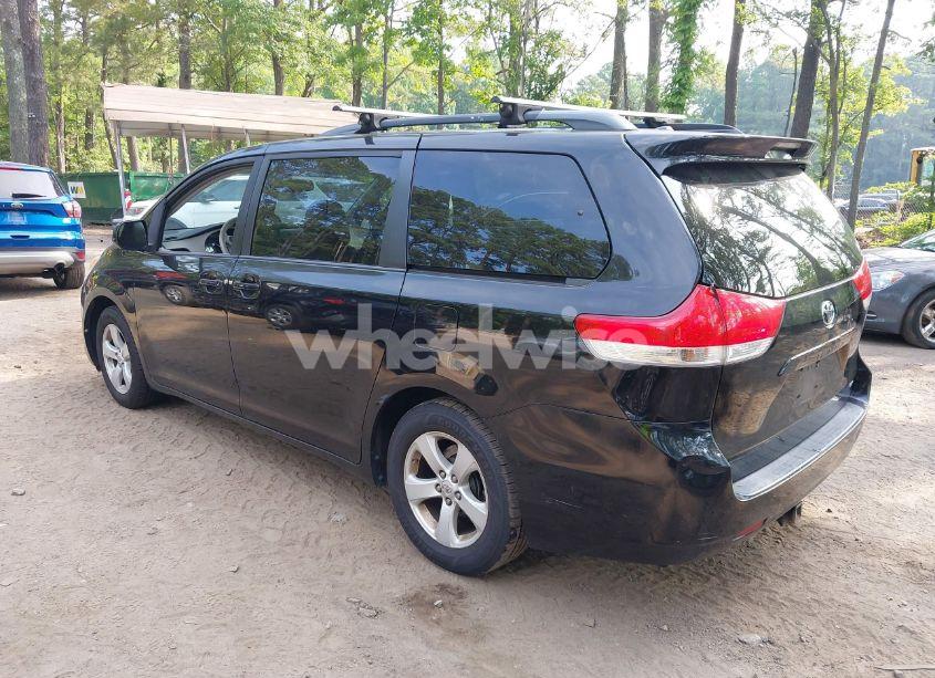 Photo 3 of 2011 Toyota Sienna LE V6 (VIN 5TDKK3DC6BS139753)