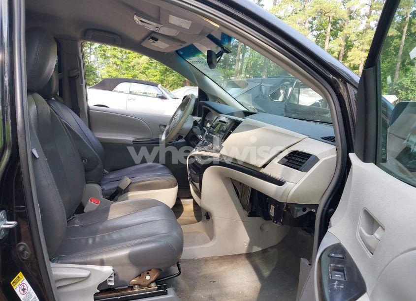 Photo 5 of 2011 Toyota Sienna LE V6 (VIN 5TDKK3DC6BS139753)