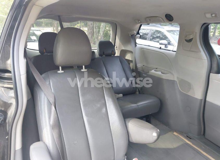 Photo 8 of 2011 Toyota Sienna LE V6 (VIN 5TDKK3DC6BS139753)