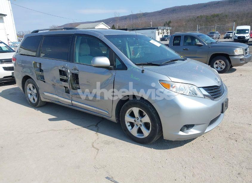 2011 Toyota Sienna LE V6 (VIN 5TDKK3DC6BS156052) main photo