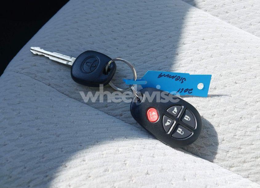 Photo 11 of 2011 Toyota Sienna LE V6 (VIN 5TDKK3DC6BS156052)