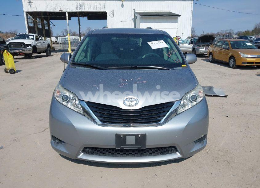 Photo 13 of 2011 Toyota Sienna LE V6 (VIN 5TDKK3DC6BS156052)