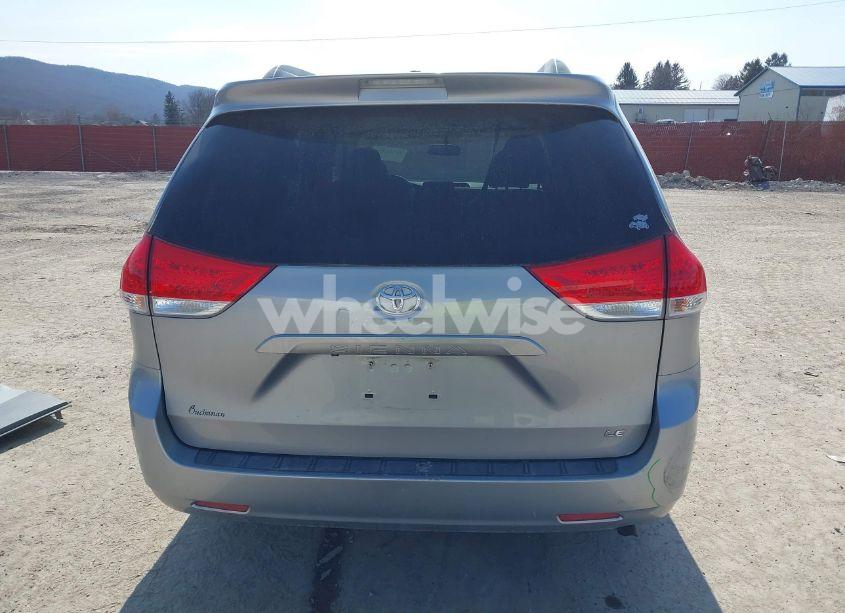Photo 17 of 2011 Toyota Sienna LE V6 (VIN 5TDKK3DC6BS156052)
