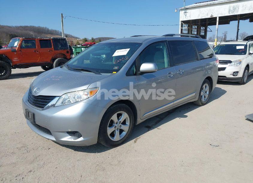 Photo 2 of 2011 Toyota Sienna LE V6 (VIN 5TDKK3DC6BS156052)
