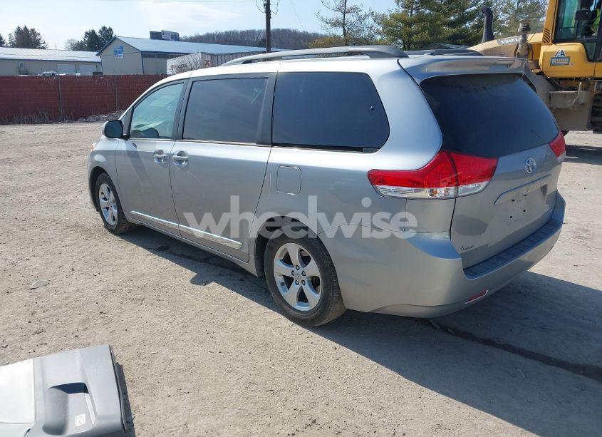 Photo 3 of 2011 Toyota Sienna LE V6 (VIN 5TDKK3DC6BS156052)