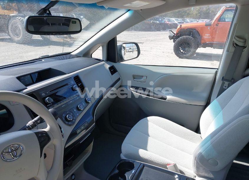 Photo 5 of 2011 Toyota Sienna LE V6 (VIN 5TDKK3DC6BS156052)