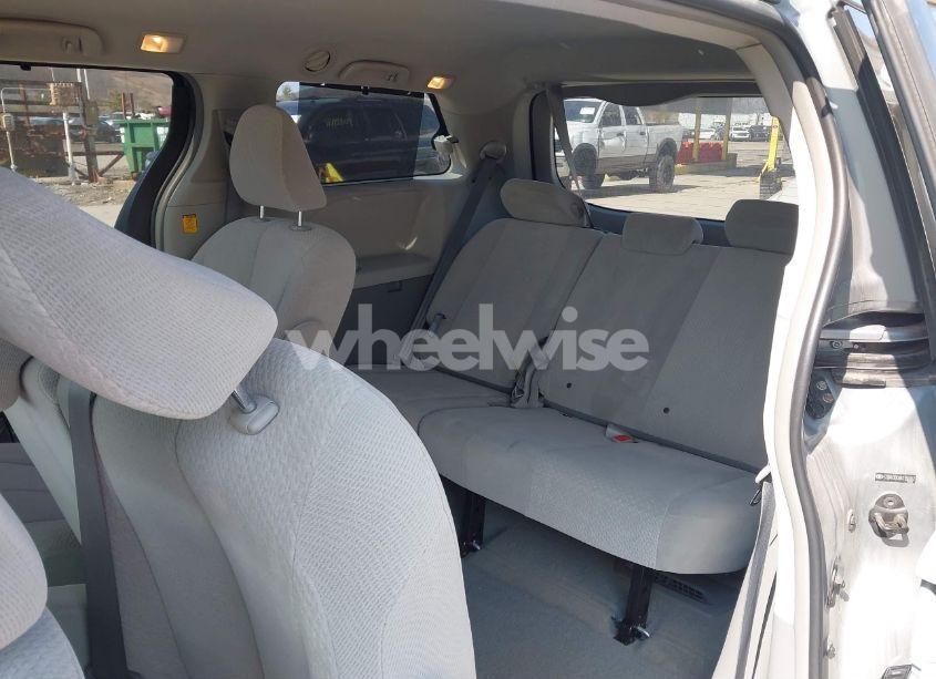 Photo 8 of 2011 Toyota Sienna LE V6 (VIN 5TDKK3DC6BS156052)