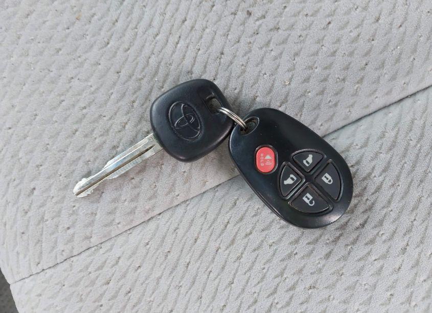 Photo 11 of 2011 Toyota Sienna LE V6 (VIN 5TDKK3DC6BS167746)