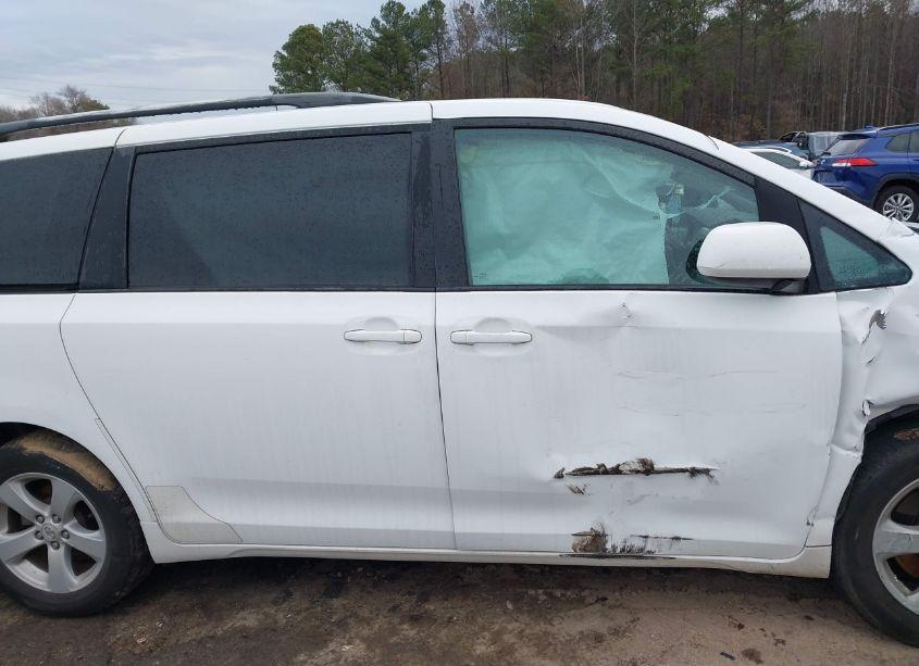 Photo 13 of 2011 Toyota Sienna LE V6 (VIN 5TDKK3DC6BS167746)