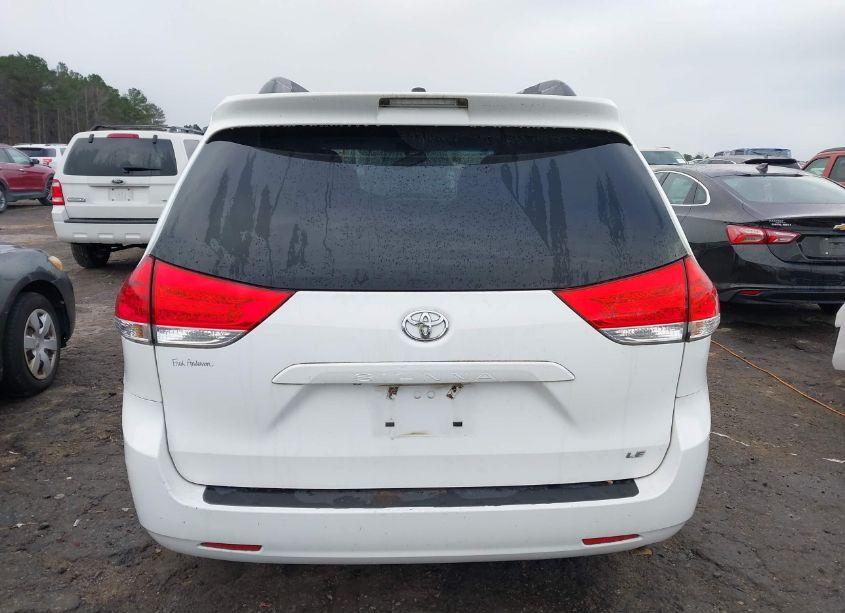 Photo 16 of 2011 Toyota Sienna LE V6 (VIN 5TDKK3DC6BS167746)
