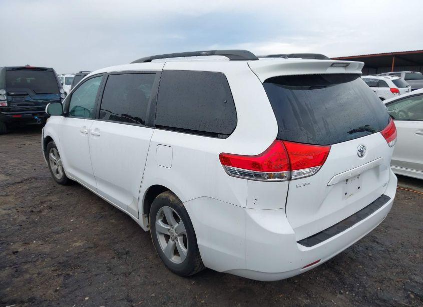 Photo 3 of 2011 Toyota Sienna LE V6 (VIN 5TDKK3DC6BS167746)