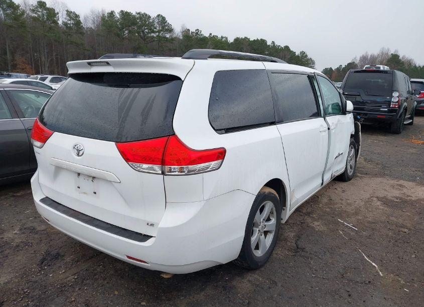 Photo 4 of 2011 Toyota Sienna LE V6 (VIN 5TDKK3DC6BS167746)